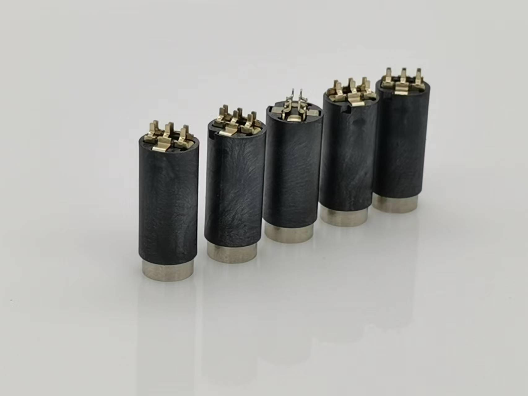 4.4平衡圓形（xíng）輸出耳機插座(焊（hàn）線式)彈珠式接觸彈（dàn）片